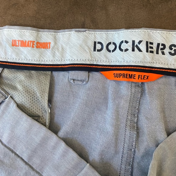 Dockers Gray Supreme Flex Ultimate Short Mens Size 42 Flat Front - Picture 6 of 8